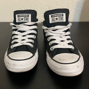 DISCLAIMER: the right shoe is 7.5 and the left is 7. I could not break these in